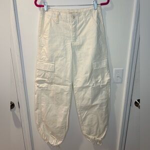 Levi’s Women’s ‘94 Baggy Cargo Pants in Cream/White #15